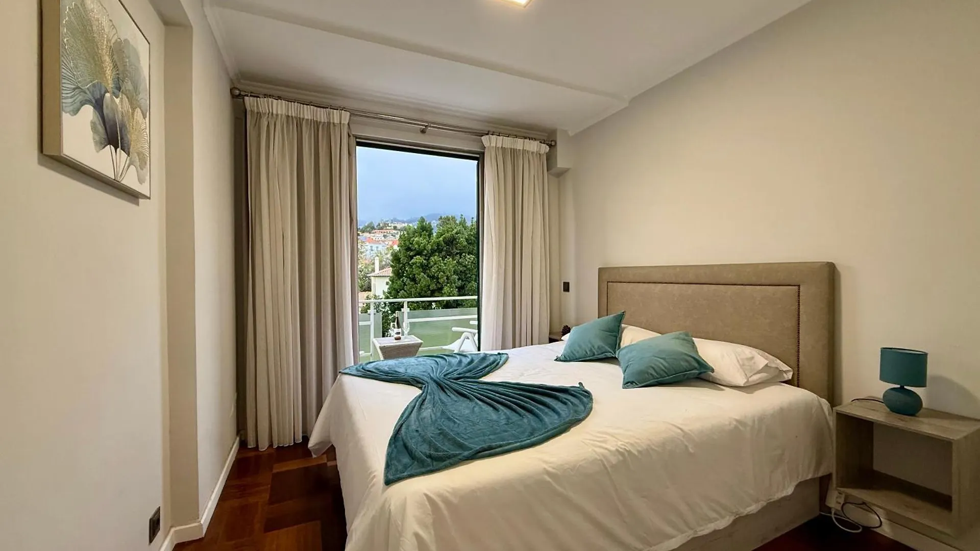 Funchal Center Inn contacts